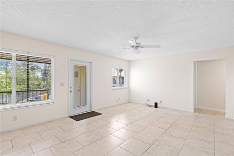 Condo in Greenacres, Florida, 2 bedrooms  № 1678676 - photo 5