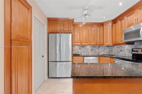 Condo in Greenacres, Florida, 2 bedrooms  № 1678676 - photo 12