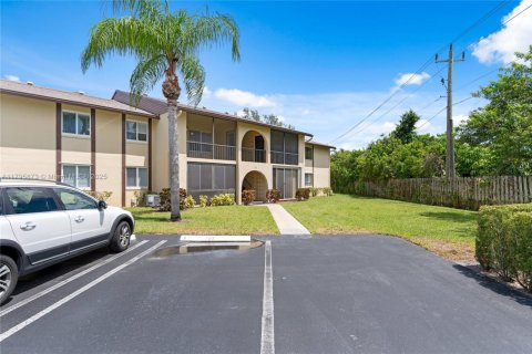 Condo in Greenacres, Florida, 2 bedrooms  № 1678676 - photo 25
