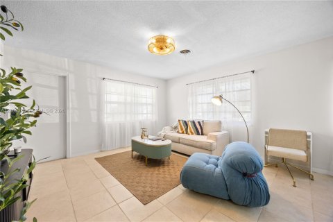 Immobilier commercial à vendre à Pompano Beach, Floride: 211.82 m2 № 2066282 - photo 3