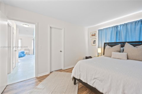 Immobilier commercial à vendre à Pompano Beach, Floride: 211.82 m2 № 2066282 - photo 27