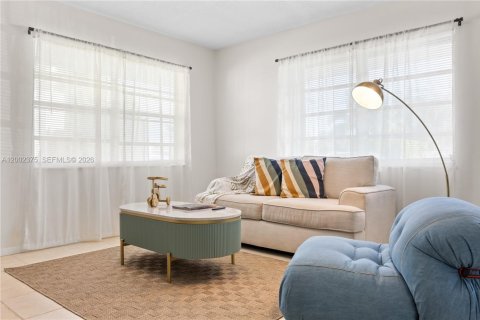 Immobilier commercial à vendre à Pompano Beach, Floride: 211.82 m2 № 2066282 - photo 11