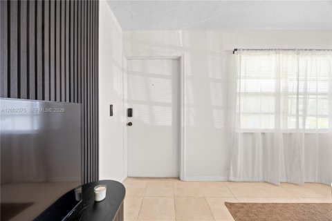 Immobilier commercial à vendre à Pompano Beach, Floride: 211.82 m2 № 2066282 - photo 5