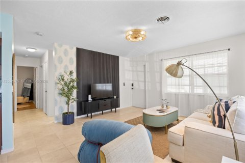 Immobilier commercial à vendre à Pompano Beach, Floride: 211.82 m2 № 2066282 - photo 10