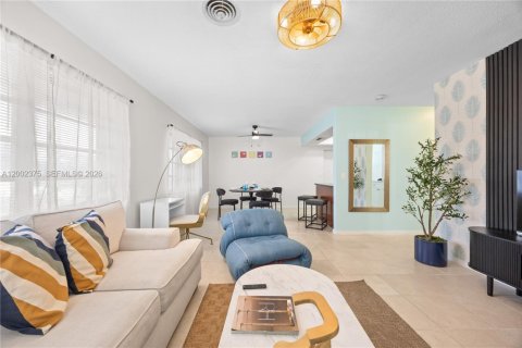 Immobilier commercial à vendre à Pompano Beach, Floride: 211.82 m2 № 2066282 - photo 6