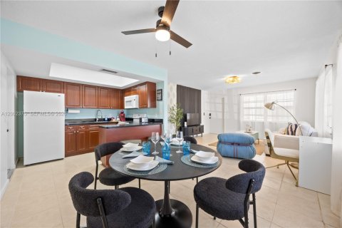 Immobilier commercial à vendre à Pompano Beach, Floride: 211.82 m2 № 2066282 - photo 8