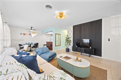 Immobilier commercial à vendre à Pompano Beach, Floride: 211.82 m2 № 2066282 - photo 7