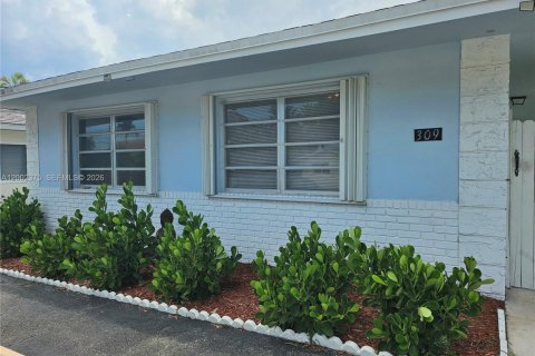 Immobilier commercial à vendre à Pompano Beach, Floride: 211.82 m2 № 2066282 - photo 1