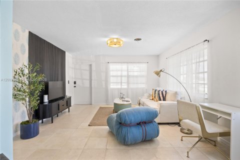 Immobilier commercial à vendre à Pompano Beach, Floride: 211.82 m2 № 2066282 - photo 9