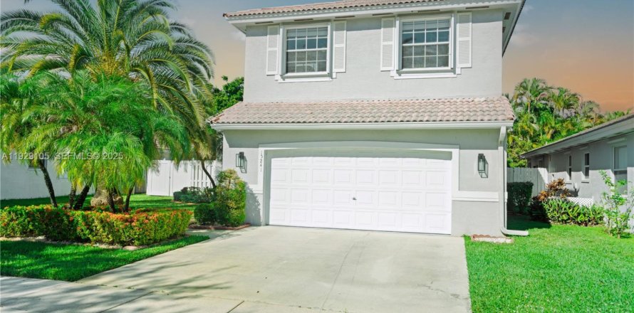 Villa ou maison à Miramar, Floride 4 chambres, 242.29 m2 № 1988959