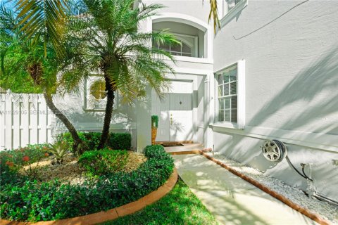 Villa ou maison à vendre à Miramar, Floride: 4 chambres, 242.29 m2 № 1988959 - photo 2