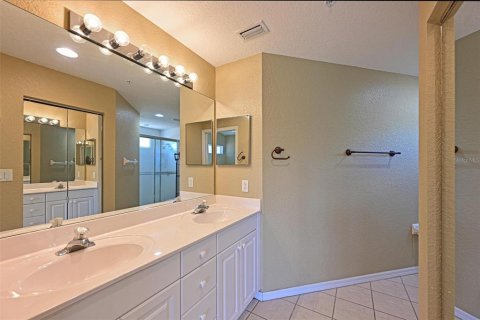 Condo in Bradenton, Florida, 2 bedrooms  № 1759532 - photo 9