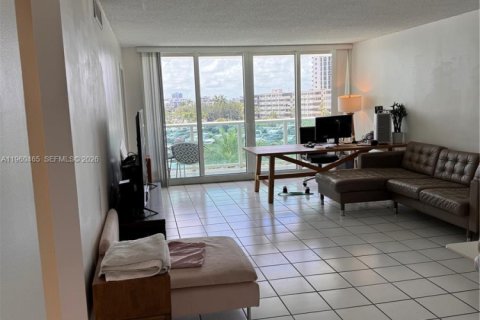 Condo in Sunny Isles Beach, Florida, 2 bedrooms № 2027714 - photo 6