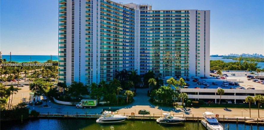 Condo in Sunny Isles Beach, Florida, 2 bedrooms № 2027714