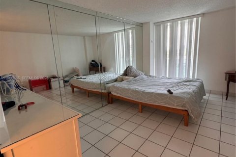 Condo in Sunny Isles Beach, Florida, 2 bedrooms № 2027714 - photo 8