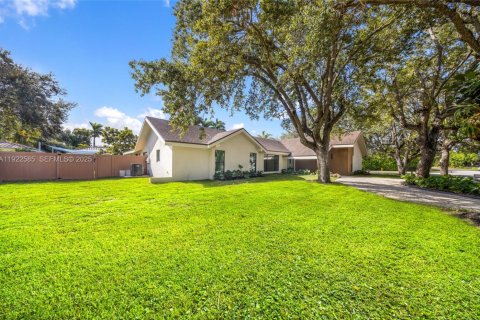 Villa ou maison à vendre à Palmetto Bay, Floride: 4 chambres, 229.1 m2 № 1976690 - photo 8