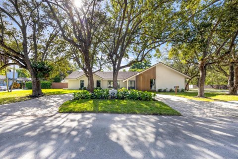 Villa ou maison à vendre à Palmetto Bay, Floride: 4 chambres, 229.1 m2 № 1976690 - photo 1