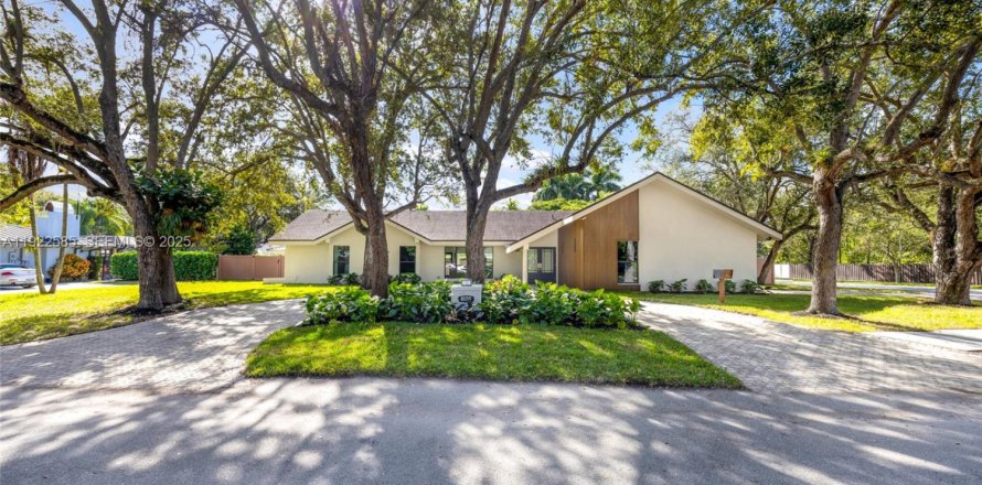 Villa ou maison à Palmetto Bay, Floride 4 chambres, 229.1 m2 № 1976690