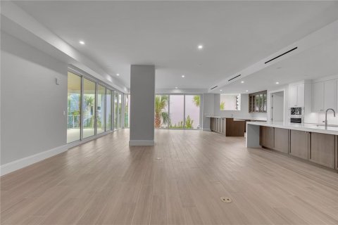 Copropriété à vendre à Sarasota, Floride: 3 chambres, 385.92 m2 № 2266542 - photo 13