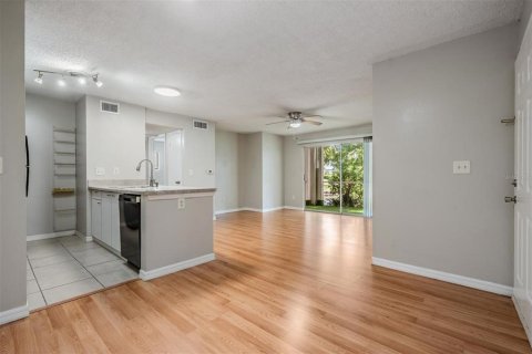 Condo in Tampa, Florida, 1 bedroom  № 2092918 - photo 4