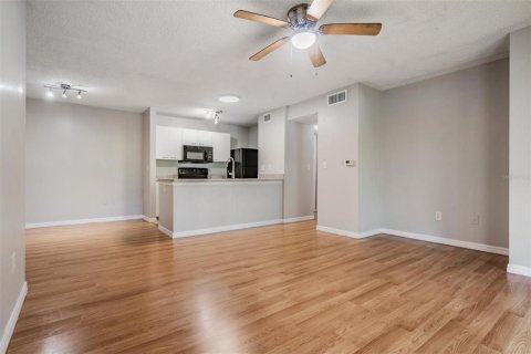 Condo in Tampa, Florida, 1 bedroom  № 2092918 - photo 7