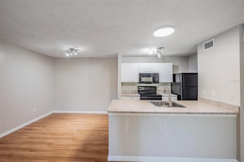 Condo in Tampa, Florida, 1 bedroom  № 2092918 - photo 10