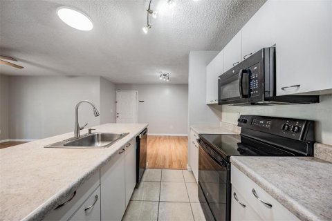 Condo in Tampa, Florida, 1 bedroom  № 2092918 - photo 9
