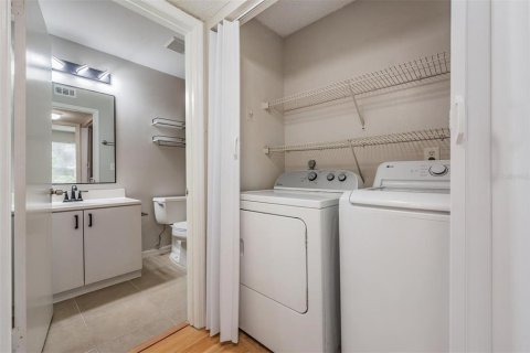 Condo in Tampa, Florida, 1 bedroom  № 2092918 - photo 16