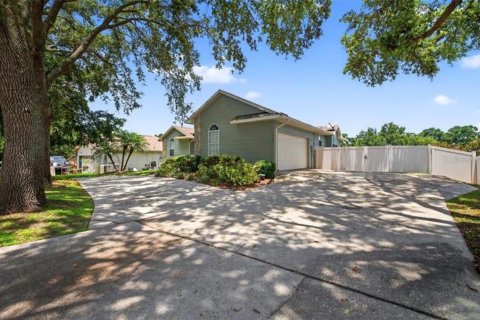 Casa en venta en Lakeland, Florida, 5 dormitorios, 314.94 m2 № 2097883 - foto 2