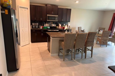 House in Riverview, Florida 4 bedrooms, 179.77 sq.m. № 2112536 - photo 7