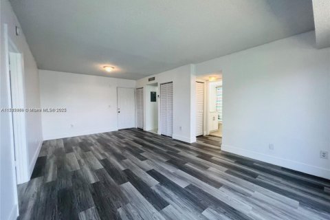 Copropriété à louer à Cutler Bay, Floride: 2 chambres, 91.04 m2 № 1957537 - photo 6