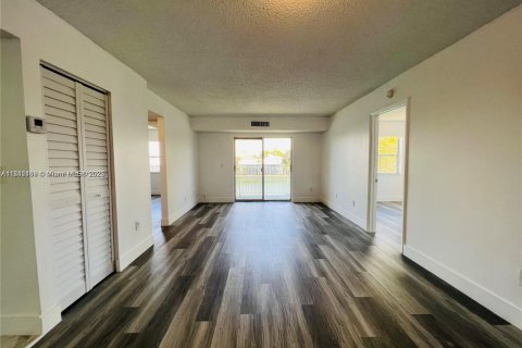 Copropriété à louer à Cutler Bay, Floride: 2 chambres, 91.04 m2 № 1957537 - photo 3