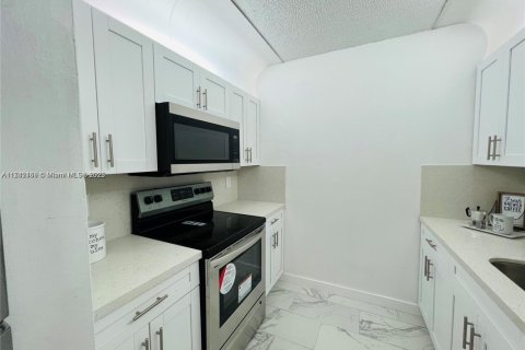 Copropriété à louer à Cutler Bay, Floride: 2 chambres, 91.04 m2 № 1957537 - photo 2