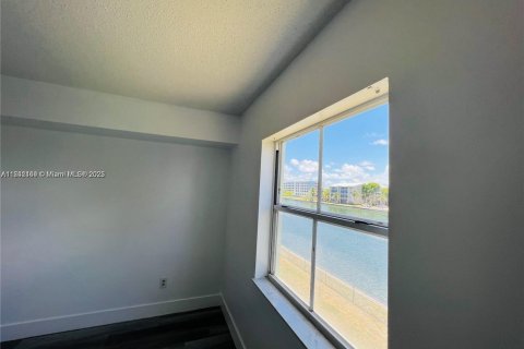 Copropriété à louer à Cutler Bay, Floride: 2 chambres, 91.04 m2 № 1957537 - photo 10