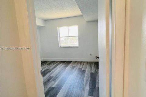 Copropriété à louer à Cutler Bay, Floride: 2 chambres, 91.04 m2 № 1957537 - photo 16