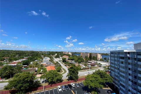 Condo in Miami, Florida, 2 bedrooms  № 2003613 - photo 22