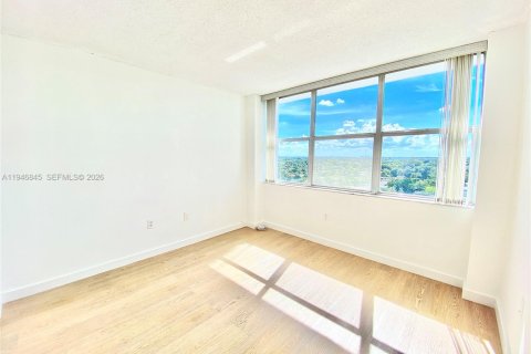 Condo in Miami, Florida, 2 bedrooms  № 2003613 - photo 6