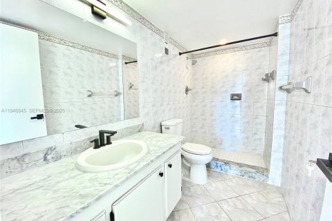 Condo in Miami, Florida, 2 bedrooms  № 2003613 - photo 5