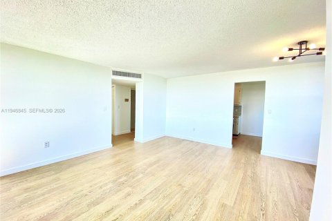 Condo in Miami, Florida, 2 bedrooms  № 2003613 - photo 8