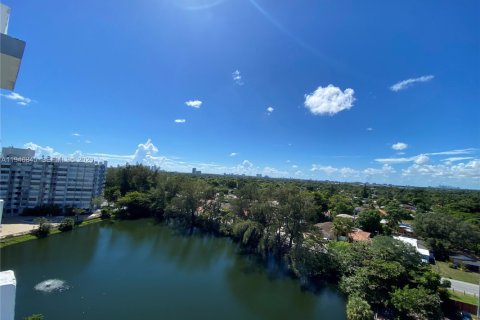Condo in Miami, Florida, 2 bedrooms  № 2003613 - photo 26
