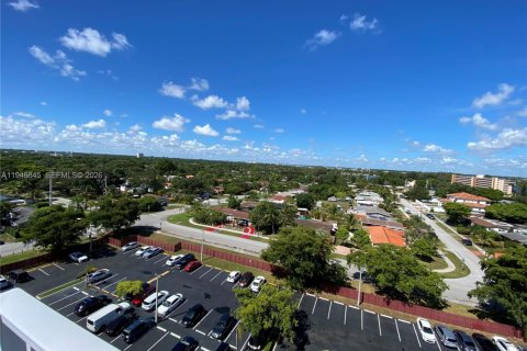 Condo in Miami, Florida, 2 bedrooms  № 2003613 - photo 23