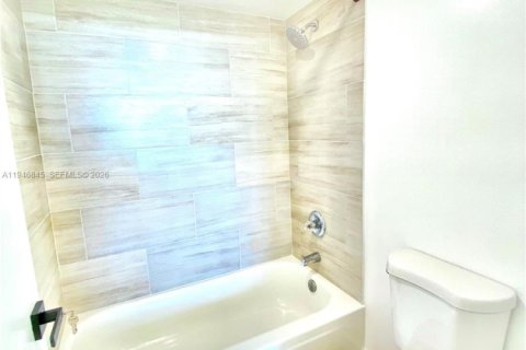 Condo in Miami, Florida, 2 bedrooms  № 2003613 - photo 20