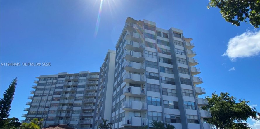 Condo in Miami, Florida, 2 bedrooms  № 2003613