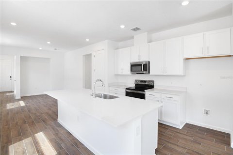House in Lake Hamilton, Florida 3 bedrooms, 158.58 sq.m. № 2227156 - photo 4