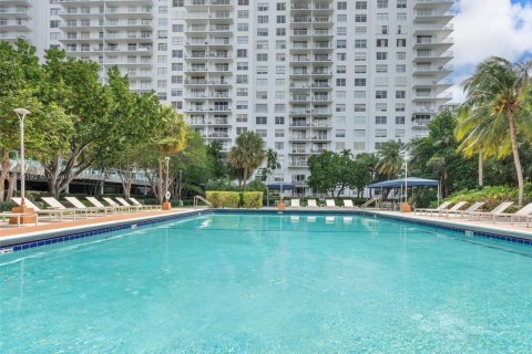 Condominio en alquiler en Aventura, Florida, 2 dormitorios, 113.34 m2 № 1936575 - foto 17