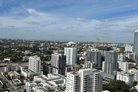 Condo in Miami, Florida, 1 bedroom  № 1960374 - photo 11