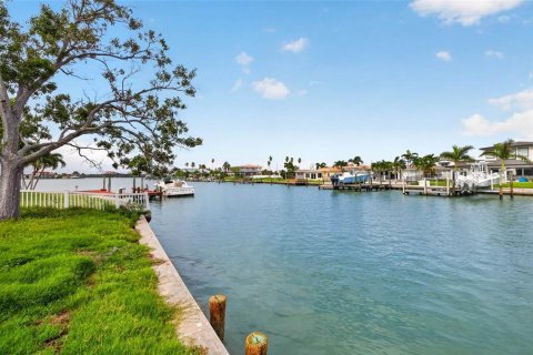 Land in Madeira Beach, Florida № 2272914 - photo 6