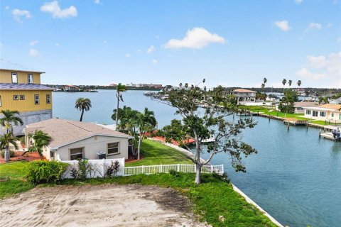 Land in Madeira Beach, Florida № 2272914 - photo 12