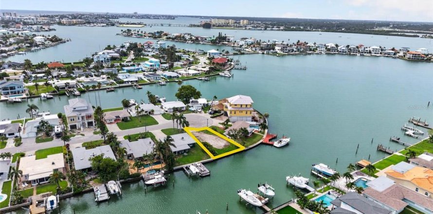 Land in Madeira Beach, Florida № 2272914