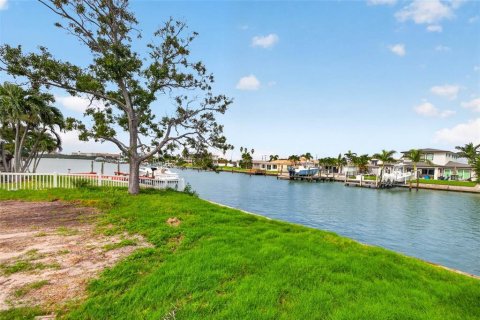 Land in Madeira Beach, Florida № 2272914 - photo 5